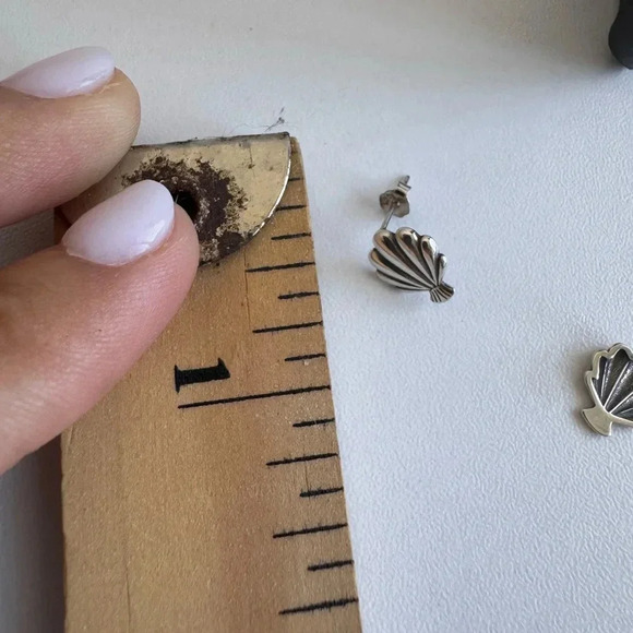 925 Sterling Silver Sea Shell Earring Studs - Picture 6 of 6